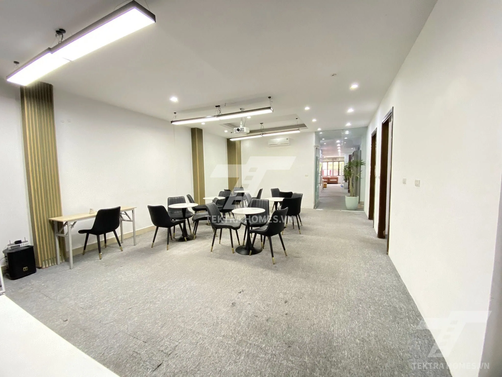 Không gian 4 tại Cho thuê văn phòng mặt đường Trung Hòa