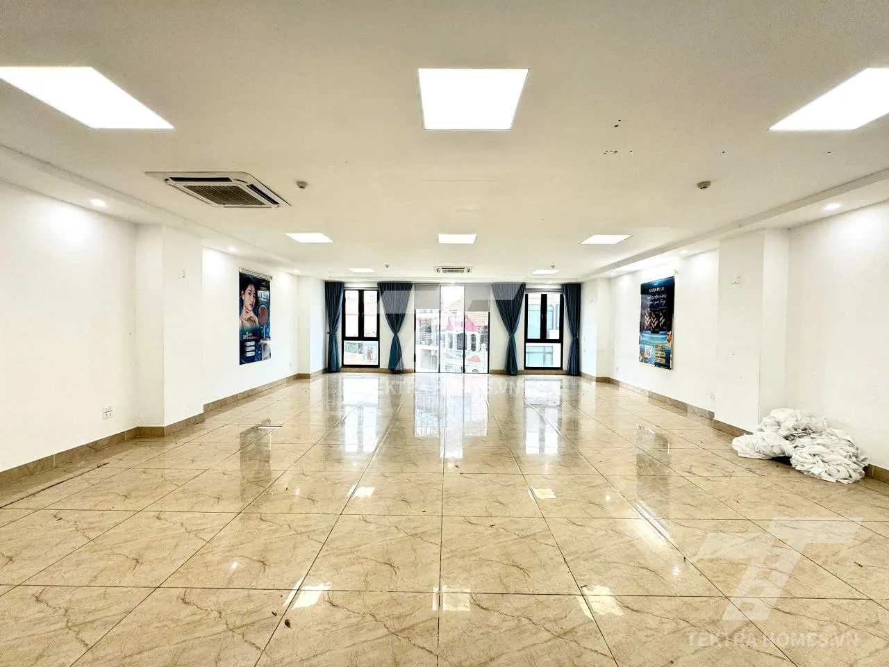 Không gian 3 tại Cho thuê văn phòng trục Hoàng Quốc Việt