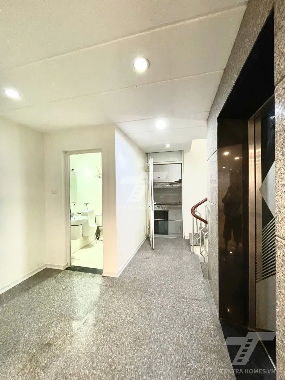 Không gian 2 tại Cho thuê nhà nguyên căn phố Lê Trọng Tấn