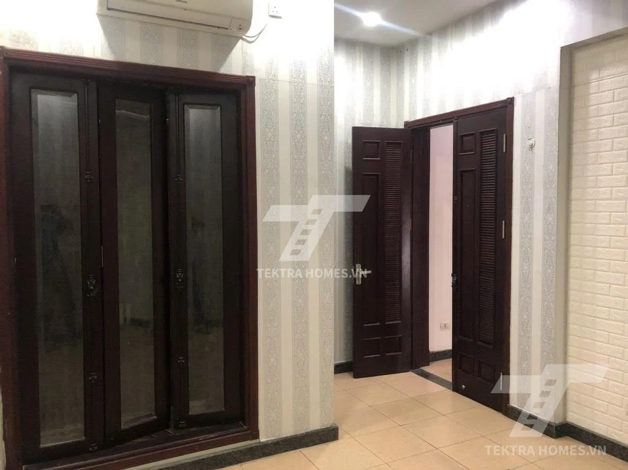Không gian 2 tại Cho thuê văn phòng ngăn sẵn 2 phòng ở lại được đường Trần Vỹ