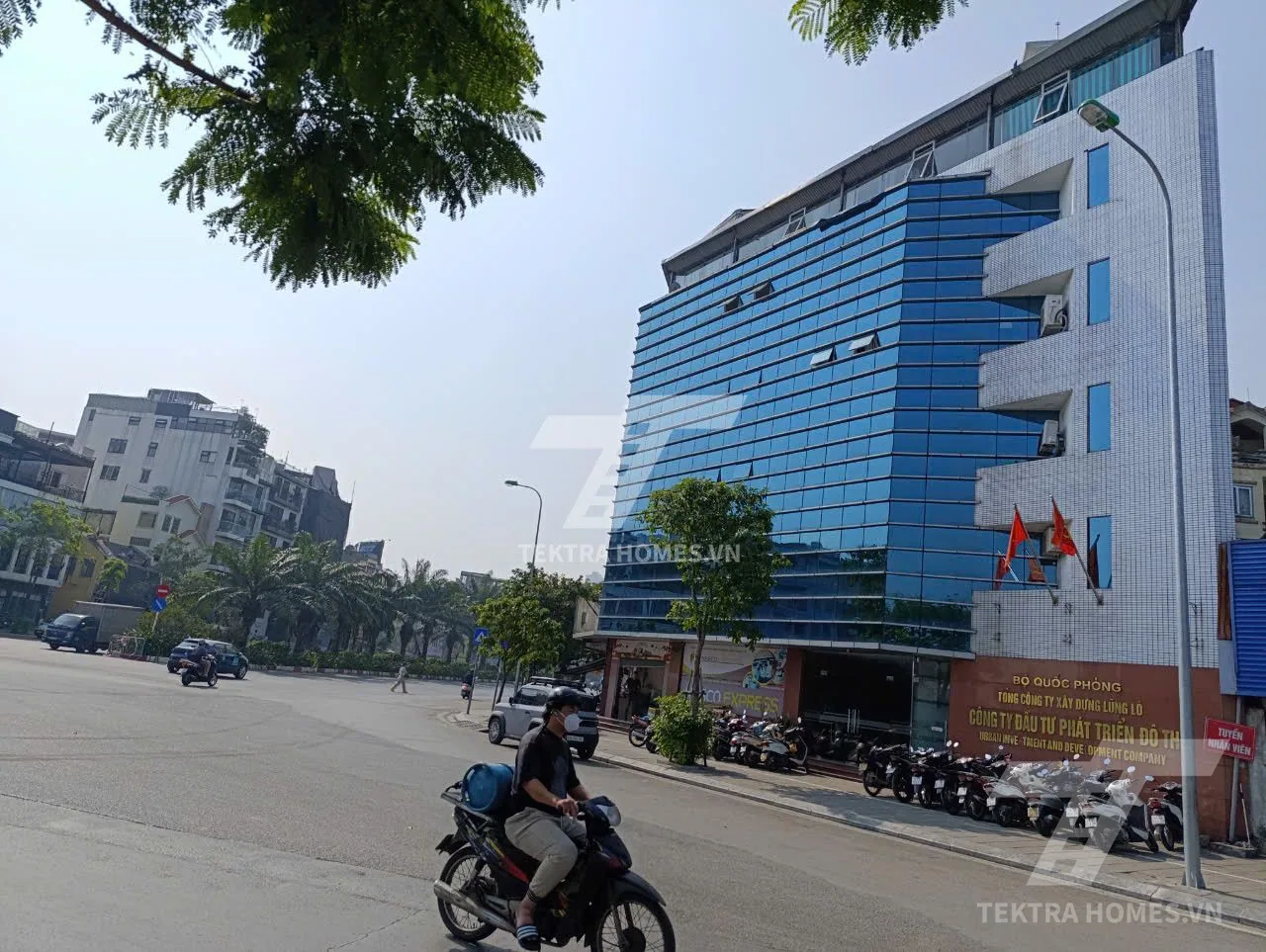 Không gian 2 tại Cho thuê văn phòng đường Văn Cao view trọn hồ Tây