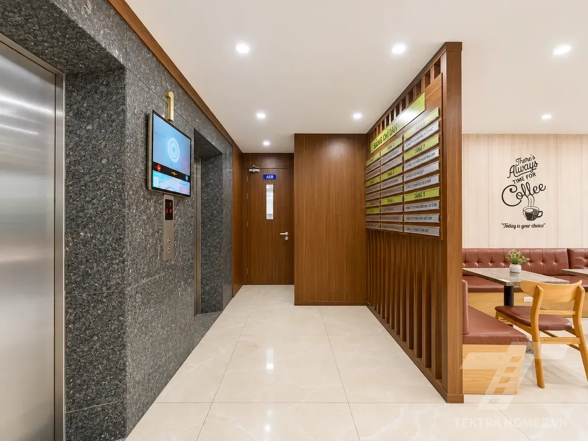 Khu vực thang máy tòa Âu Việt Building Số 1 Lê Đức Thọ