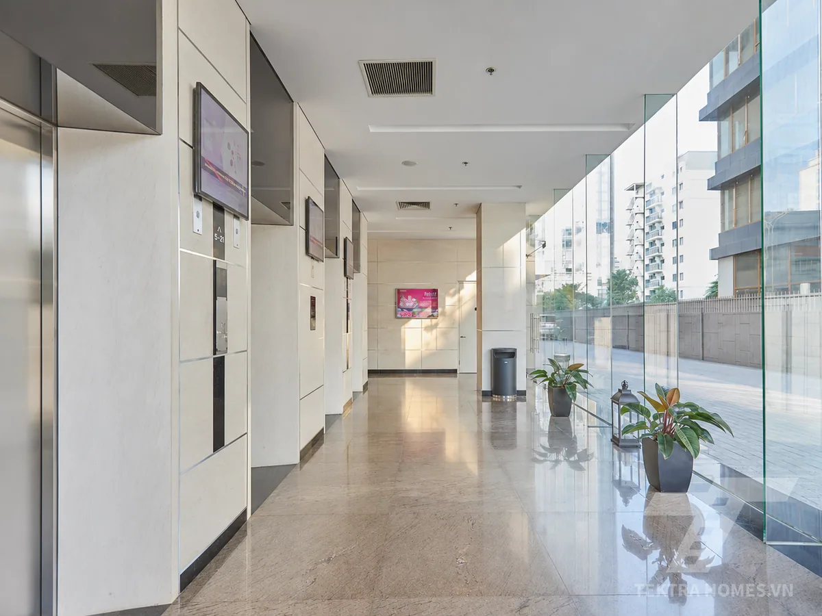 Lối hành lang tòa IDMC Mỹ Đình Building 15 Phạm Hùng