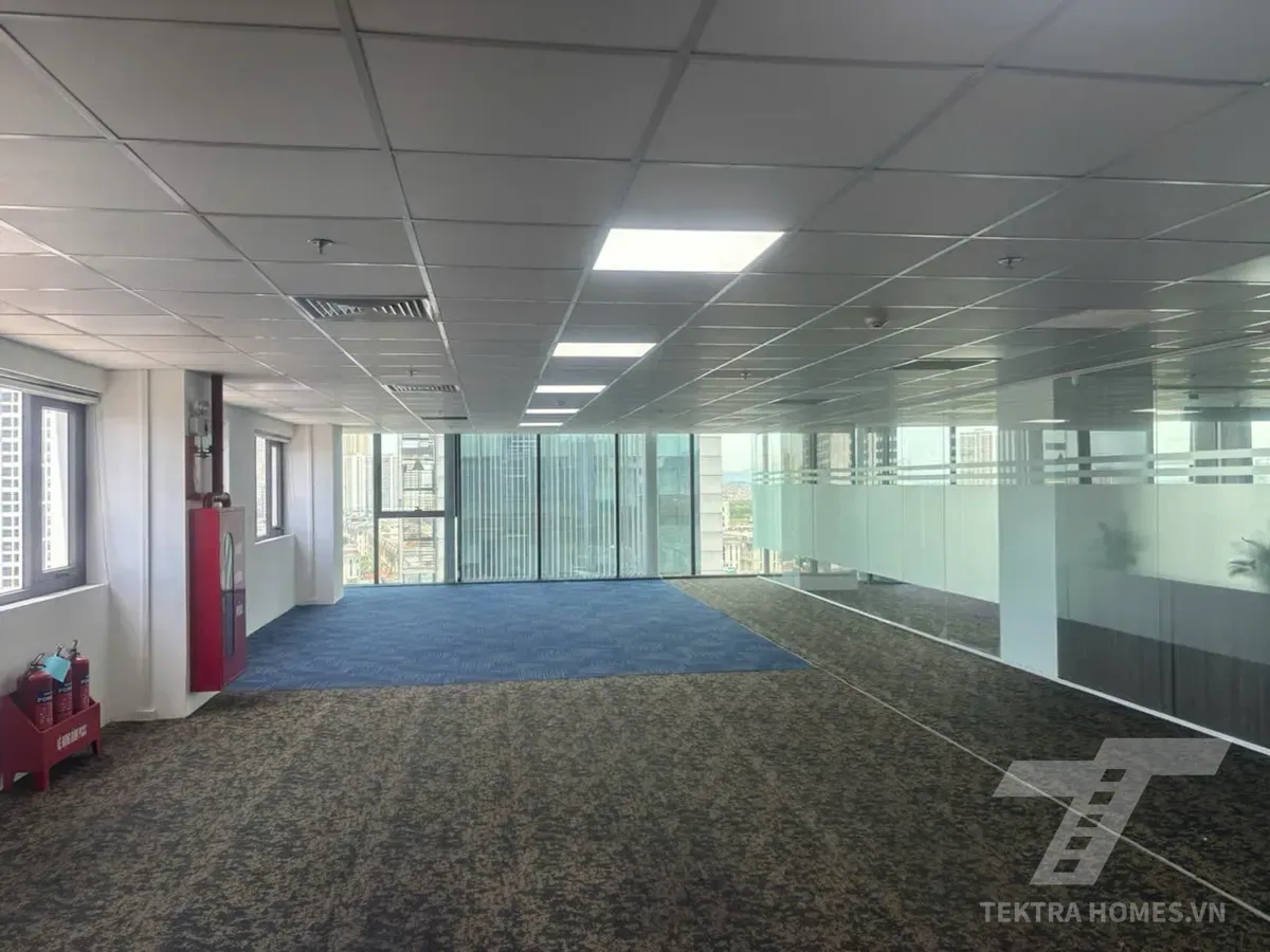 Mặt sàn diện tích trống tòa Vạn Phúc Building