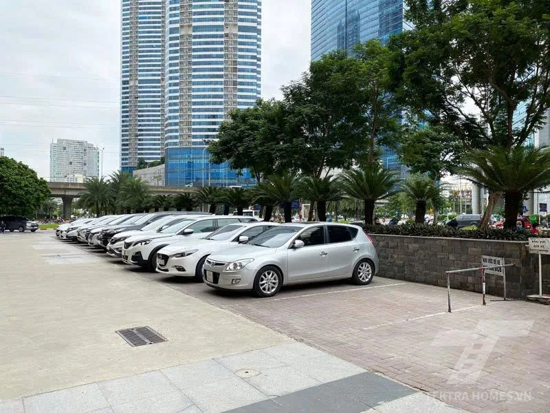 Mặt sảnh trước tòa nhà Sông Đà Phạm Hùng