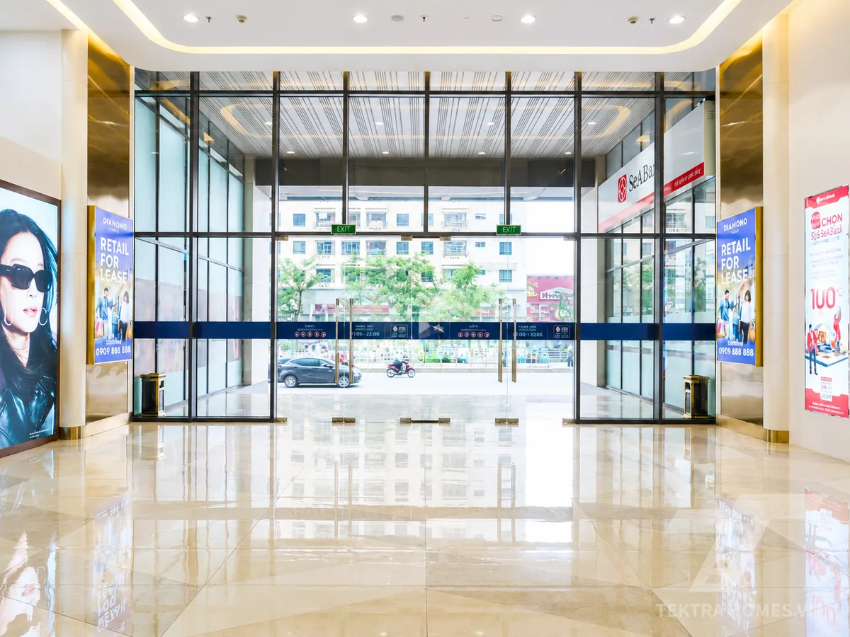 Sảnh chính tòa BRG Diamond Plaza 25 Lê Văn Lương
