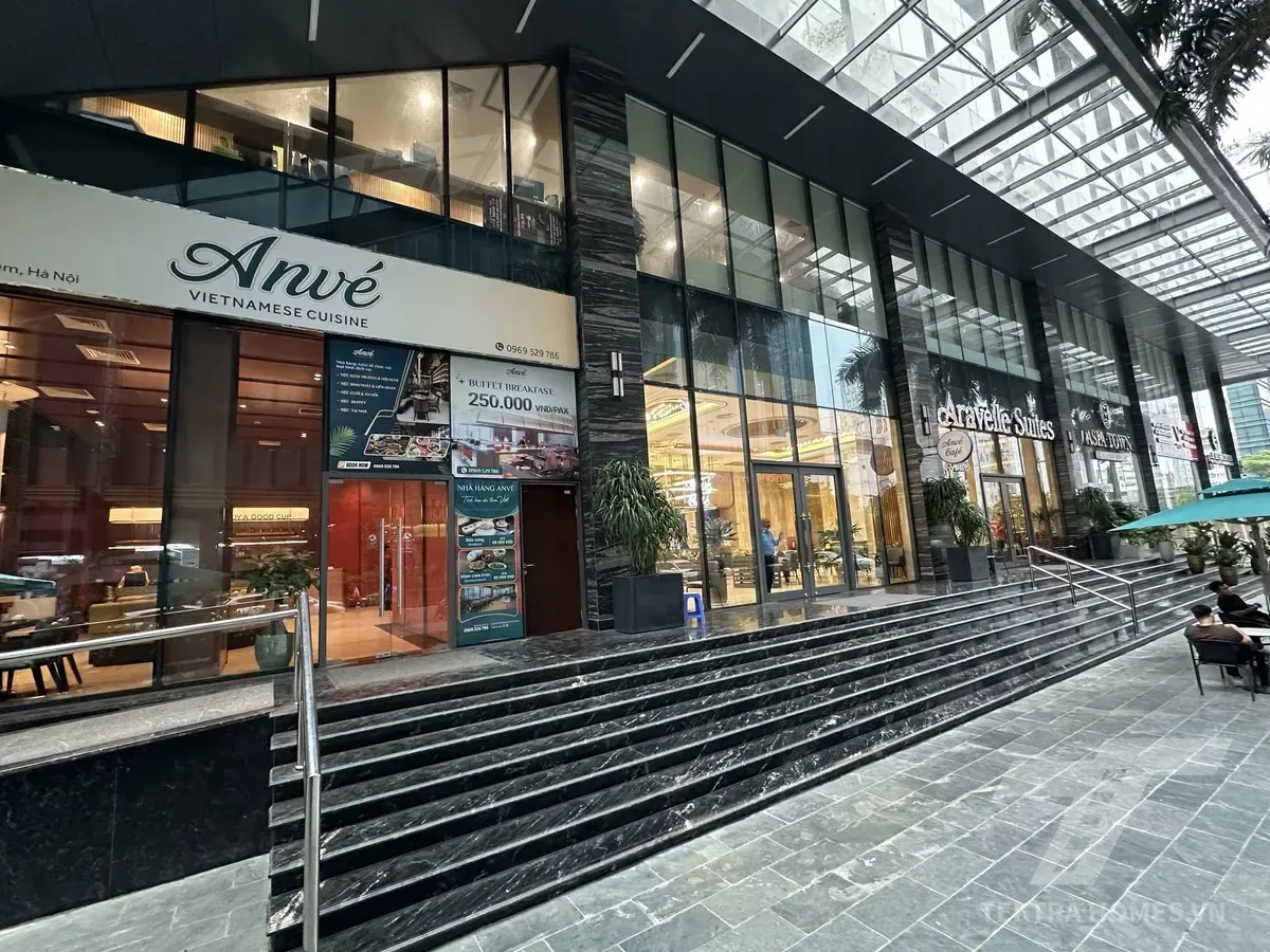 Lối măt ngoài tòa Capital Elite18 Phạm Hùng