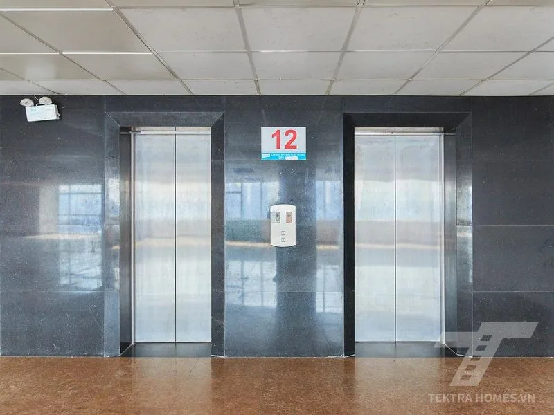 Khu vực thang máy tòa An Phú Building 106 Hoàng Quốc Việt