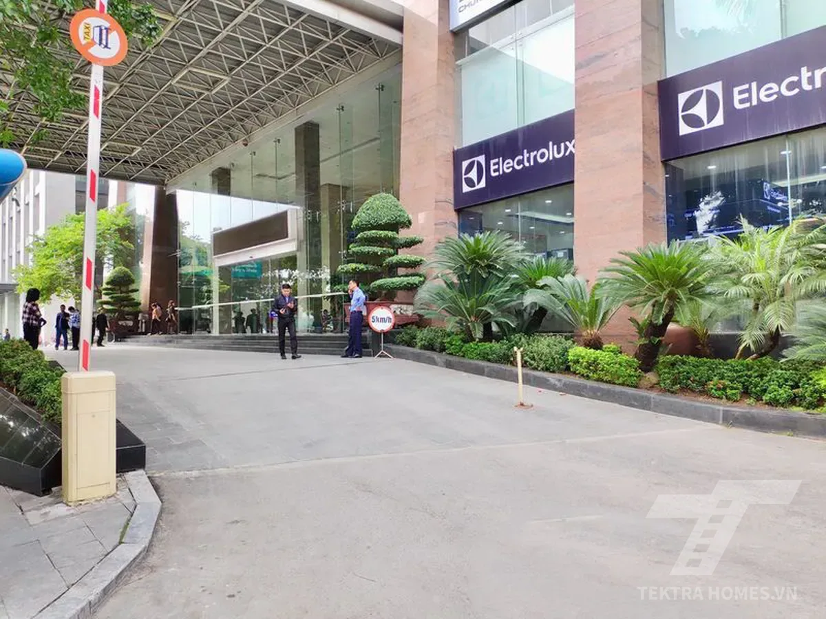 Lối vào sảnh tòa Geleximco Tower 36 Hoàng Cầu