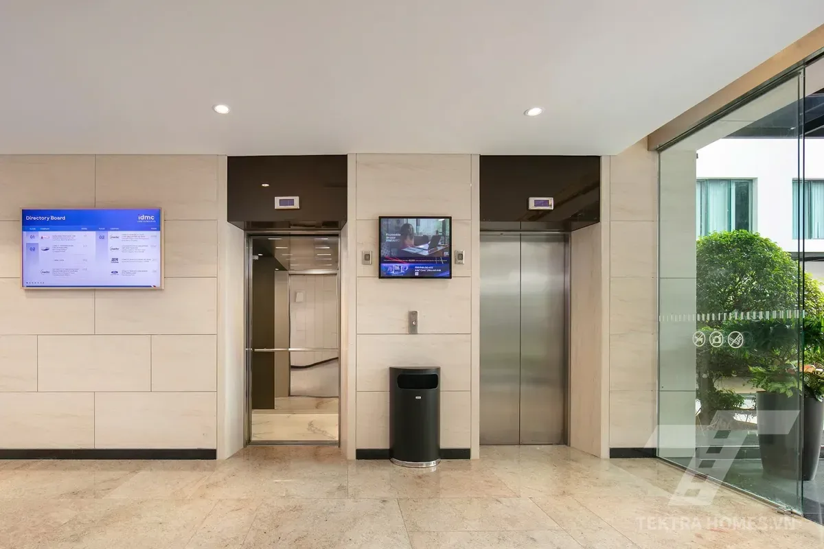 Khu vực thang máy tòa IDMC Láng Hạ Building 105 Láng Hạ