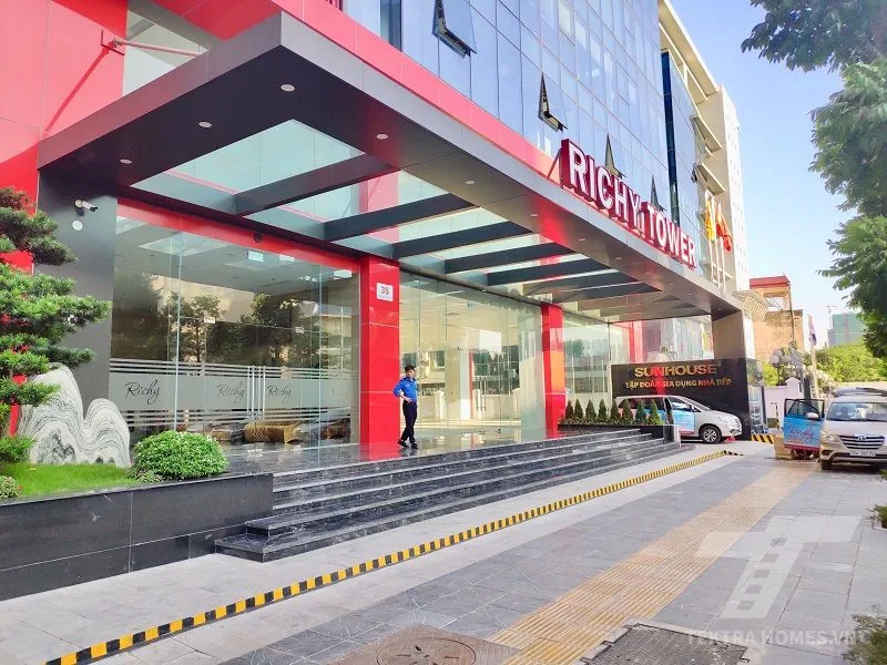 Mặt ngoài  tòa Richy Tower 35 Mạc Thái Tổ
