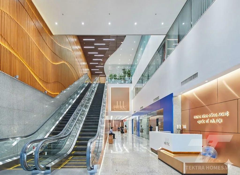 Khu vực lễ tân  tòa văn phòng HITC Building 239 Xuân Thủy