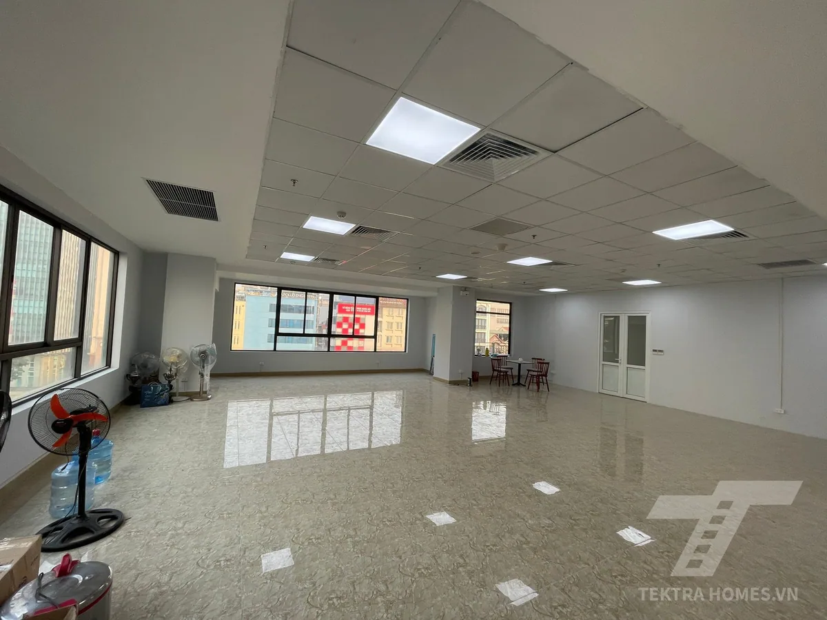 Mặt sàn diện tích trống tòa Liễu Giai Tower 25 Lê Văn Lương