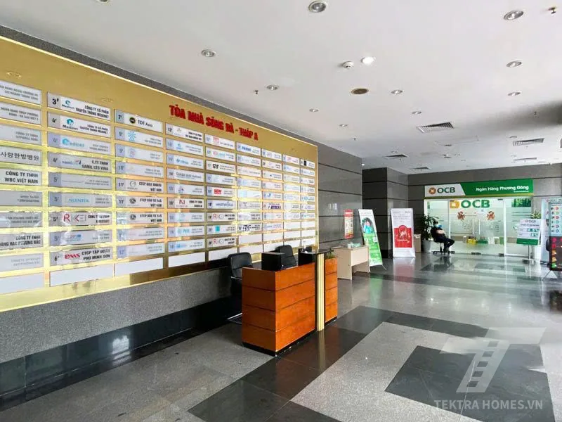 Khu vực treo tên biển văn phòng tòa nhà Sông Đà Phạm Hùng
