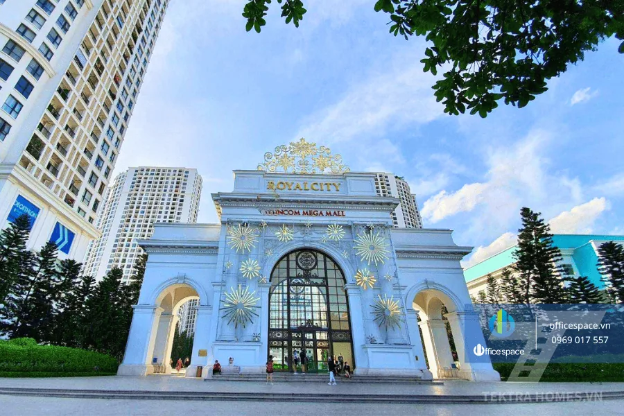 Mặt ngoài sảnh tòa R6 Royal City 72A Nguyễn Trãi