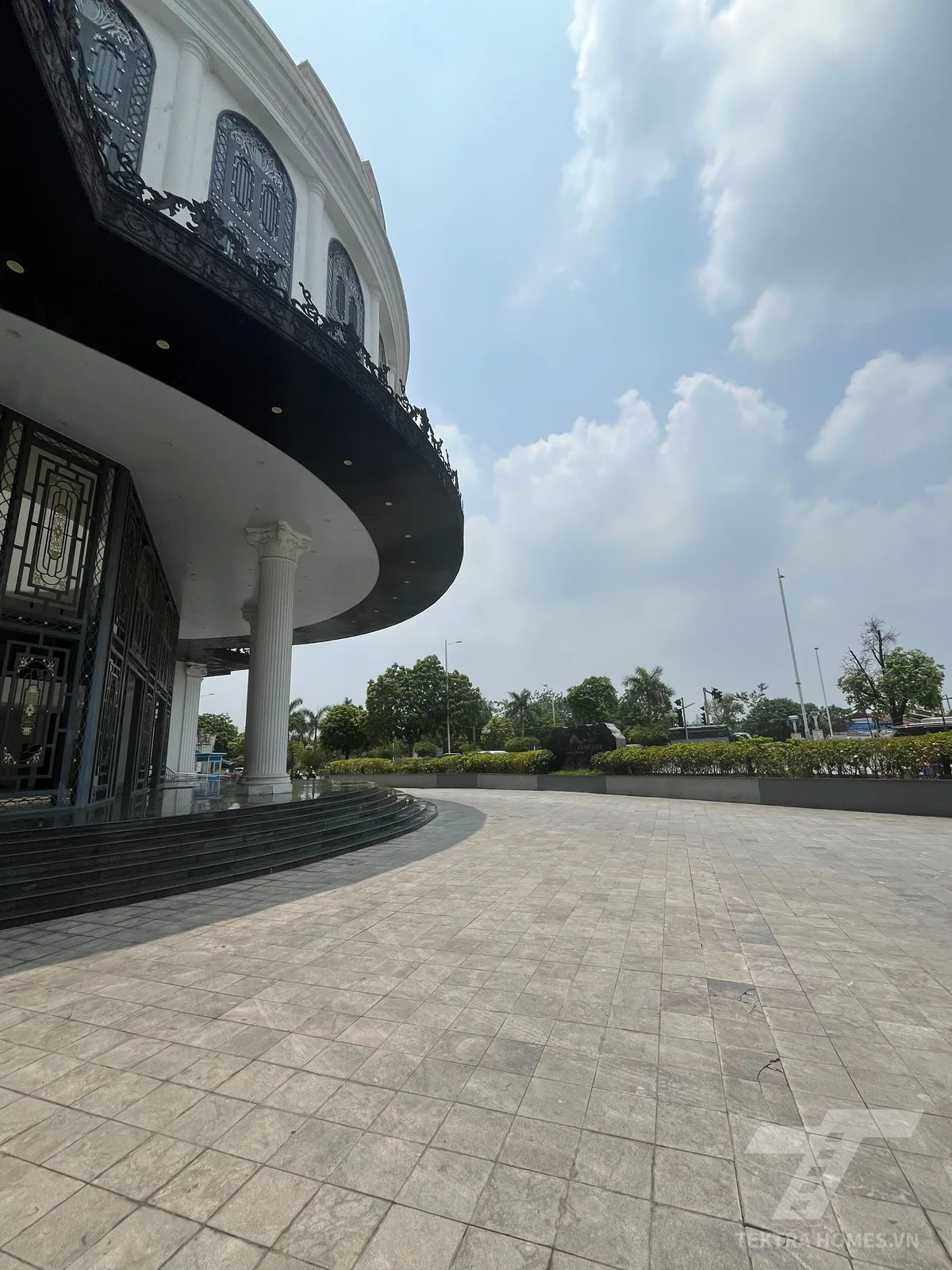 Mặt sảnh tòa Iris Garden 30 Trần Hữu Dực