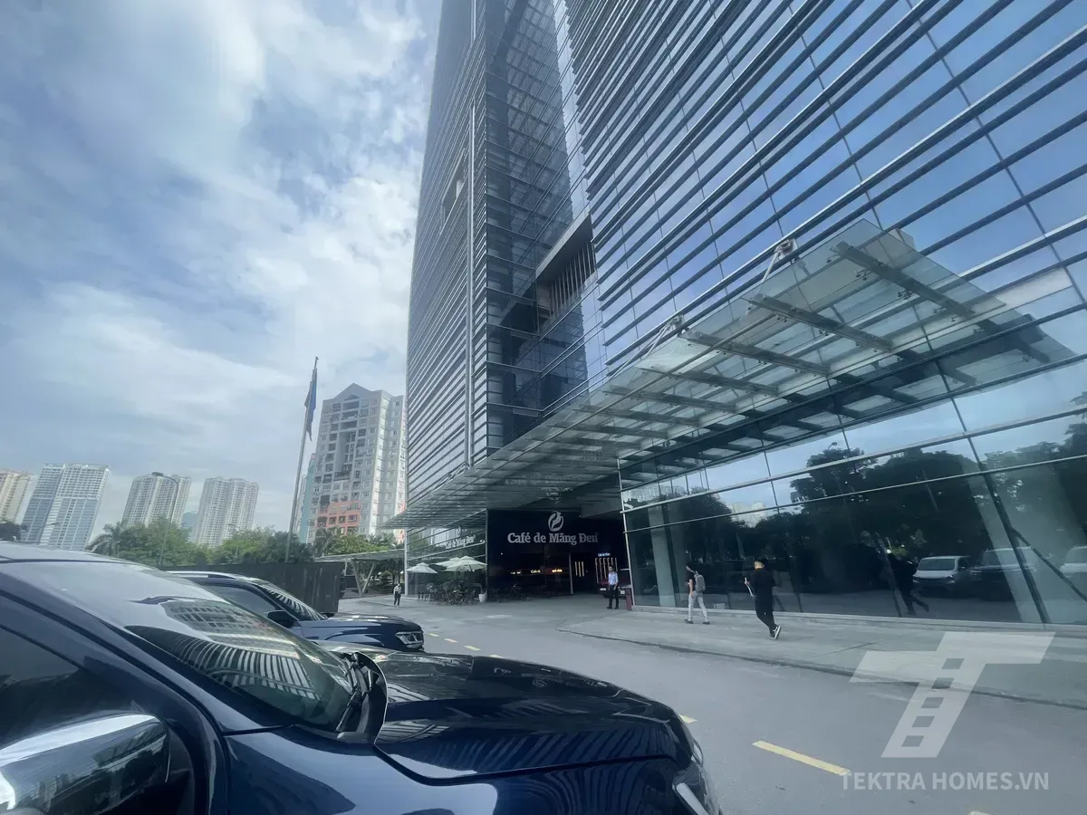 Mặt ngoài tòa Hud Tower 37 Lê Văn Lương