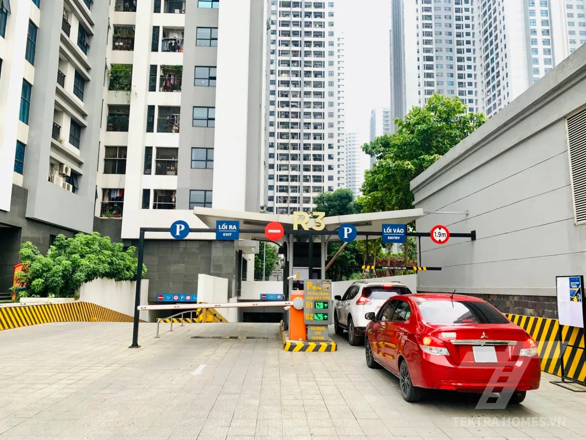 Lối xuống hầm gửi tòa Goldmark City 136 Hồ Tùng Mậu