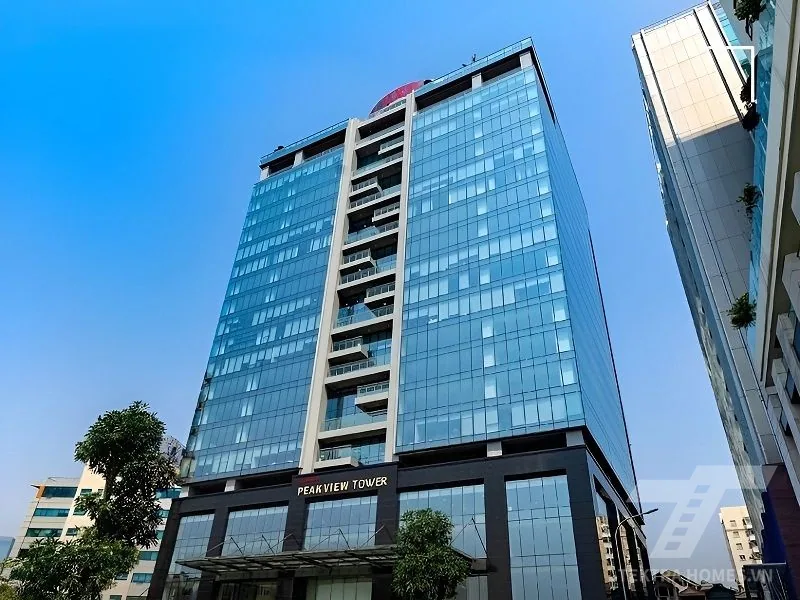 Mặt ngoài tòa Peakview Tower 36 Hoàng Cầu