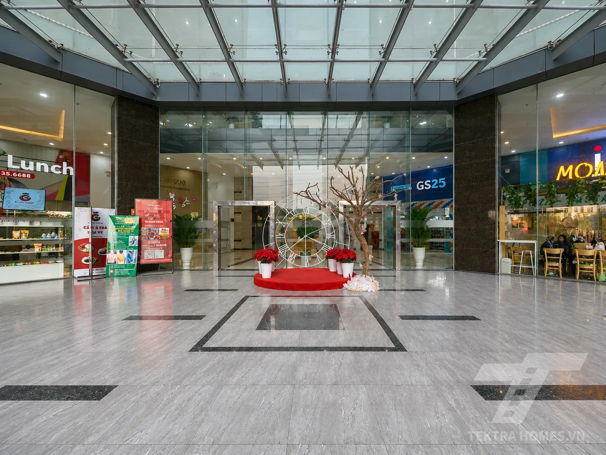 Sảnh trước tòa Golden Palace 99 Đường Mễ Trì