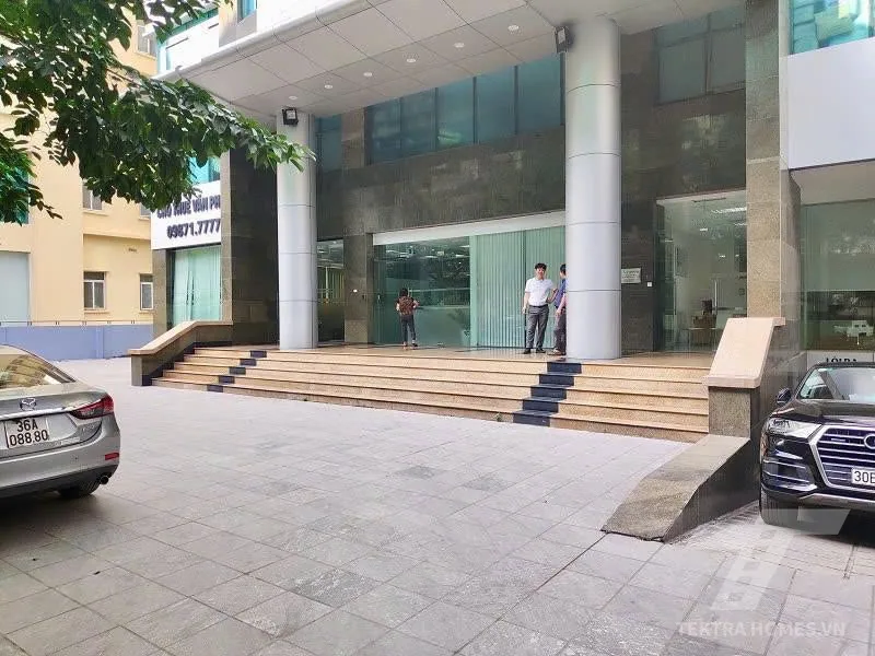 Mặt sảnh chính tòa Hoàng Ngọc Building 4/82 Dịch Vọng Hậu