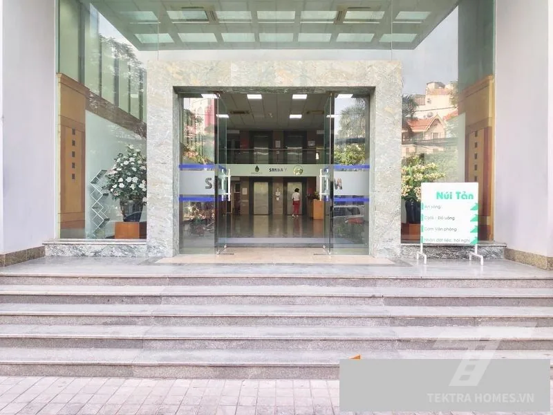Lối ra vào tòa SanNam Tower 78 Duy Tân