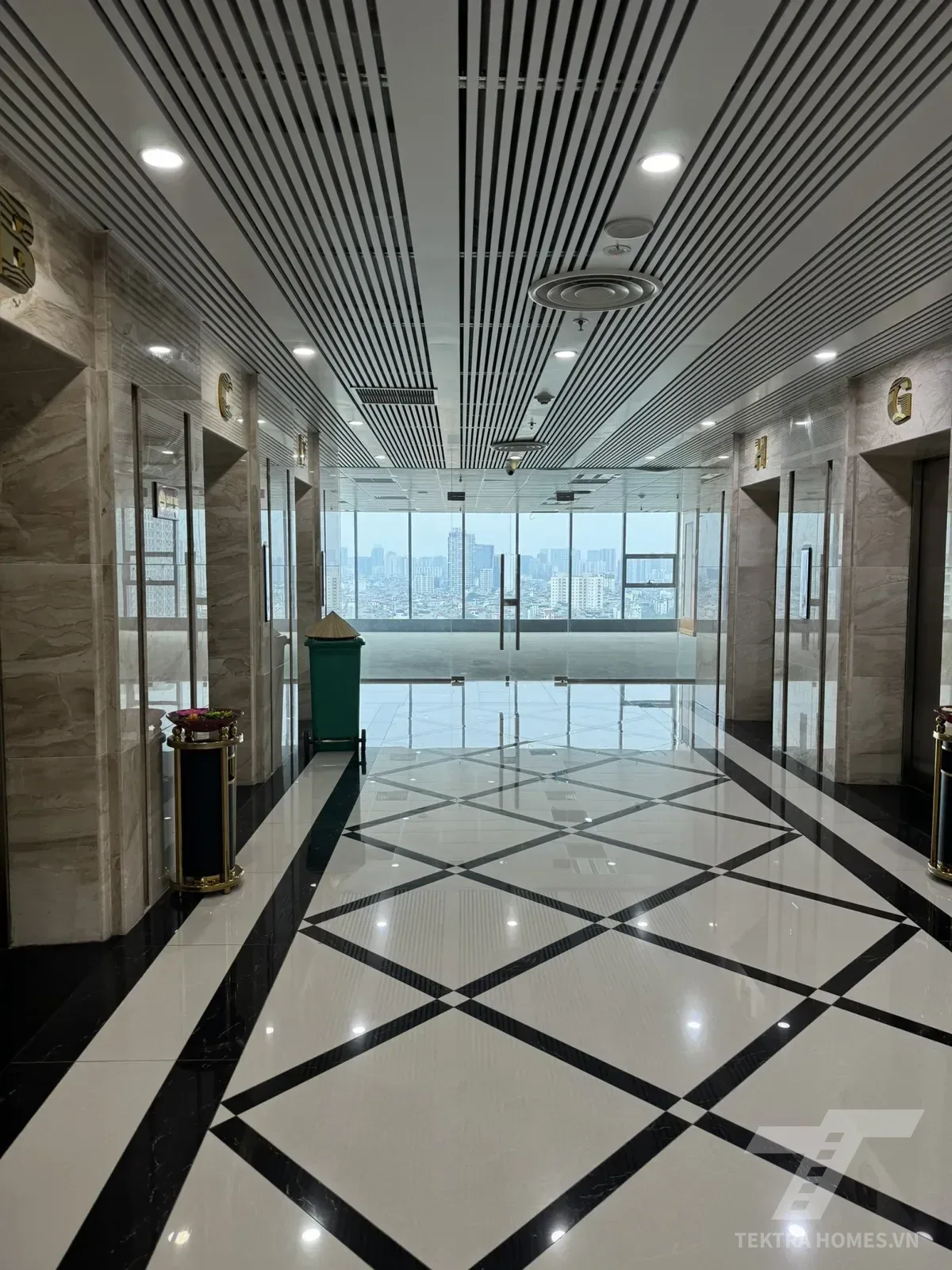 Lối vào thang máy tòa 789 Tower 147 Hoàng Quốc Việt