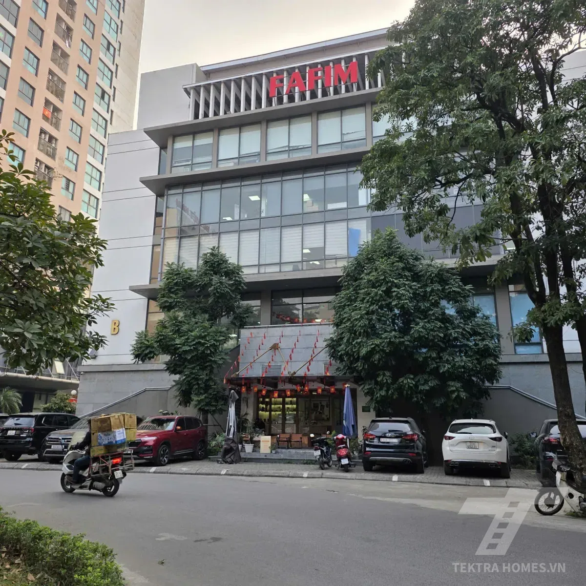Toàn cảnh mặt ngoài tòa Fafim Building 19 Nguyễn Trãi
