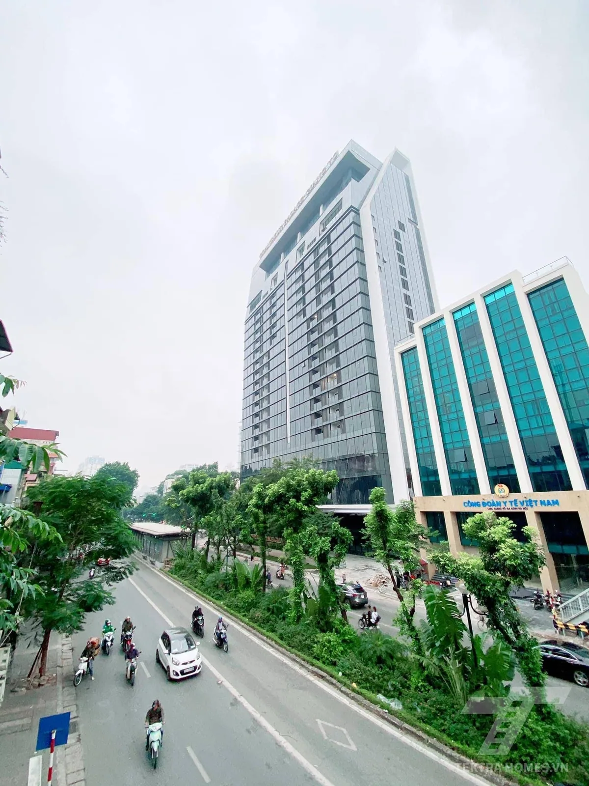 Toàn cảnh mặt ngoài tòa Grandeur Palace 138B Giảng Võ
