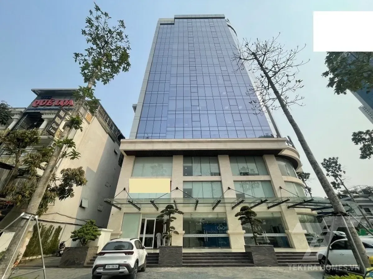 Mặt trước tòa Vạn Phúc Building
