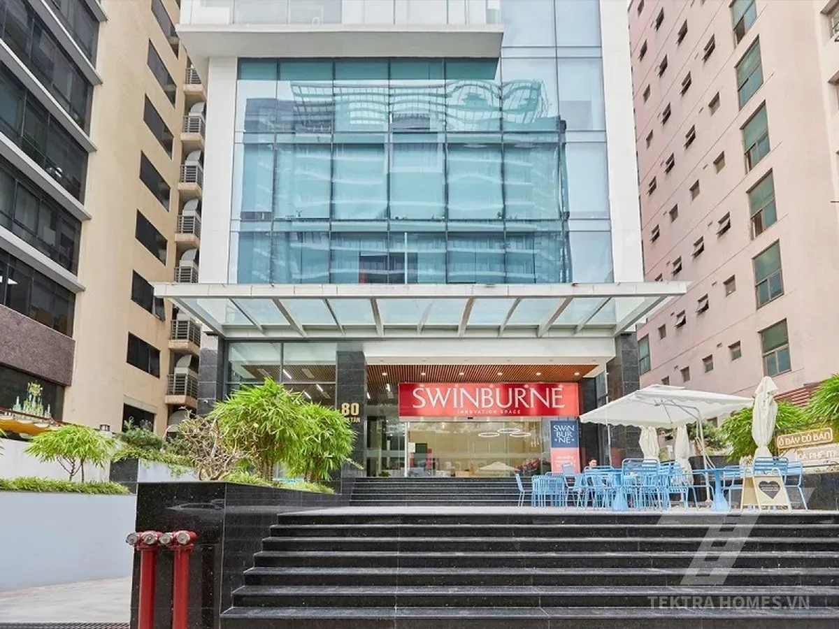 Toàn cảnh mặt trước tòa HT Building 80 Duy Tân