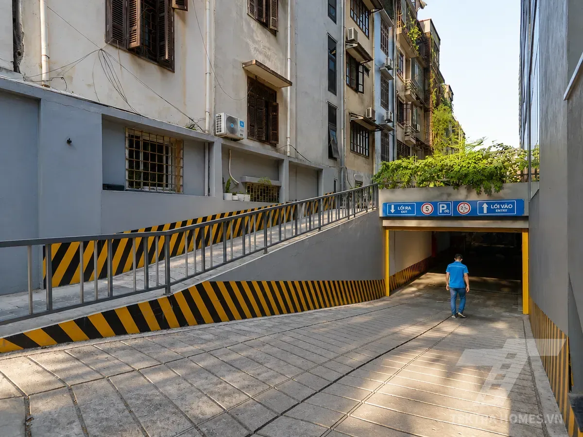 Lối xuống hầm tòa ADG Tower 37 Lê Văn Thiêm