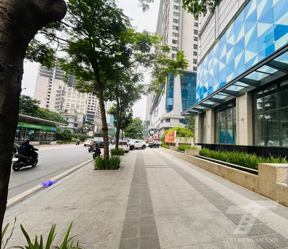 Mặt sảnh tòa BRG Diamond Plaza 25 Lê Văn Lương