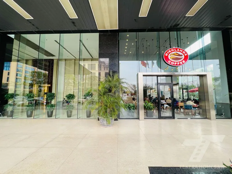 Mặt sảnh ngoài tòa văn phòng PVI Tower 01 Phạm Văn bạch