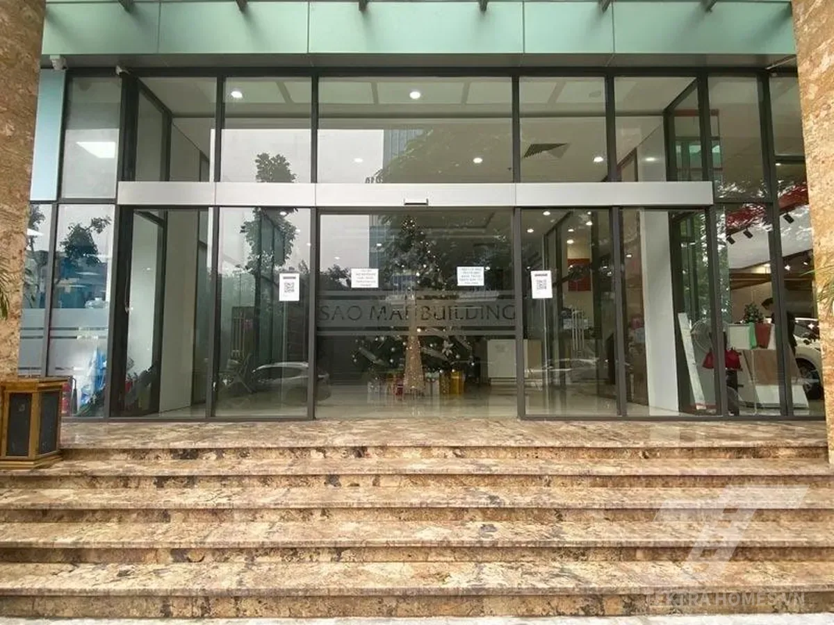 Sảnh mặt trước tòa Sao Mai Builing 19 Lê Văn Lương