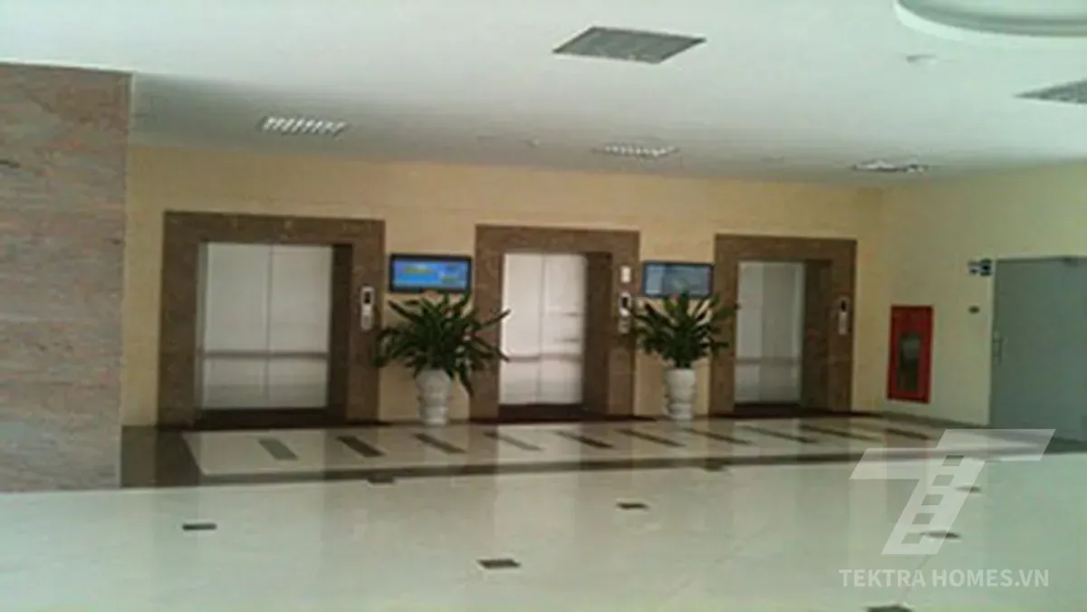 Khu vực thang máy tòa Thăng Long Tower 98A Ngụy Như Kon Tum