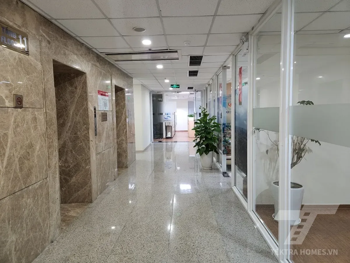 Khu vực thang máy tòa Detech Tower1 8 Tôn Thất Thuyết