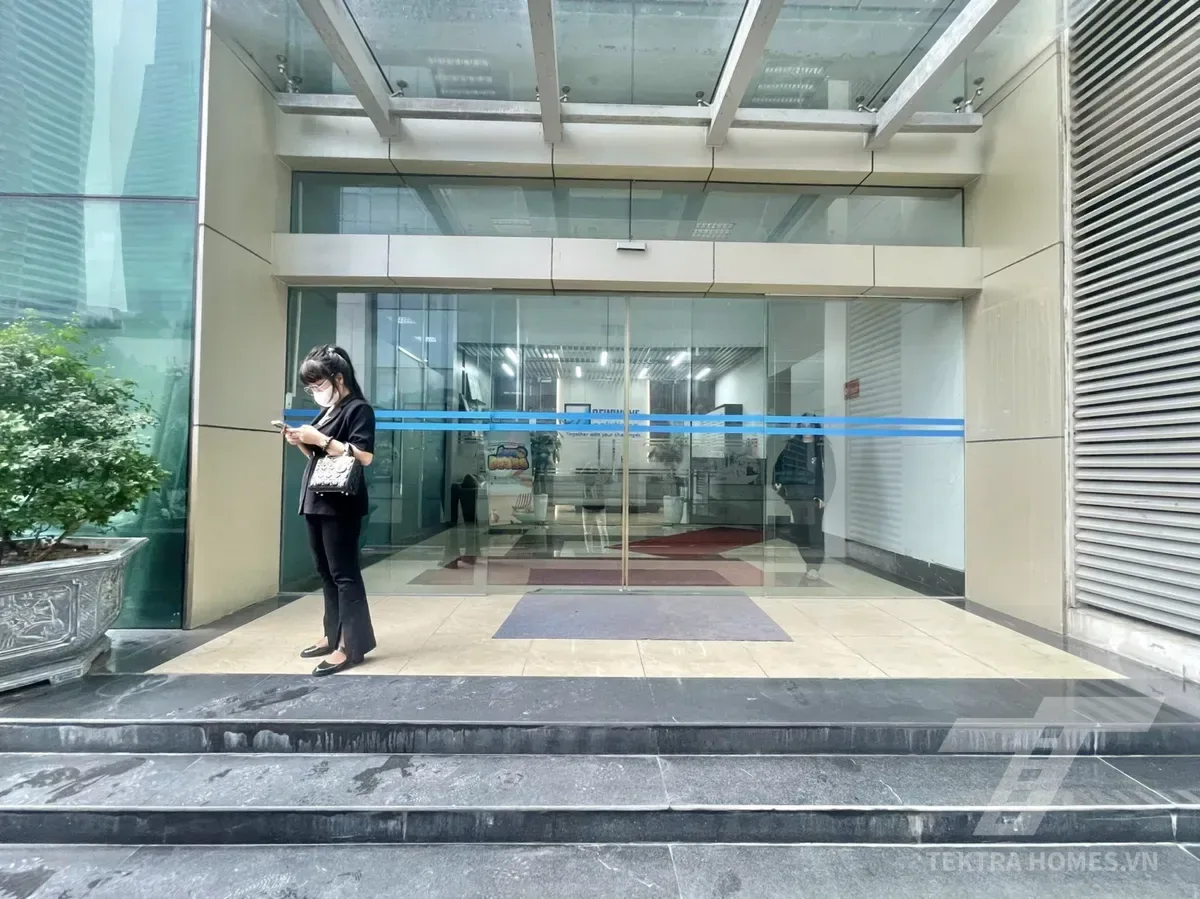 Lối ra vào tòa Mitec Tower Dương Đình Nghệ