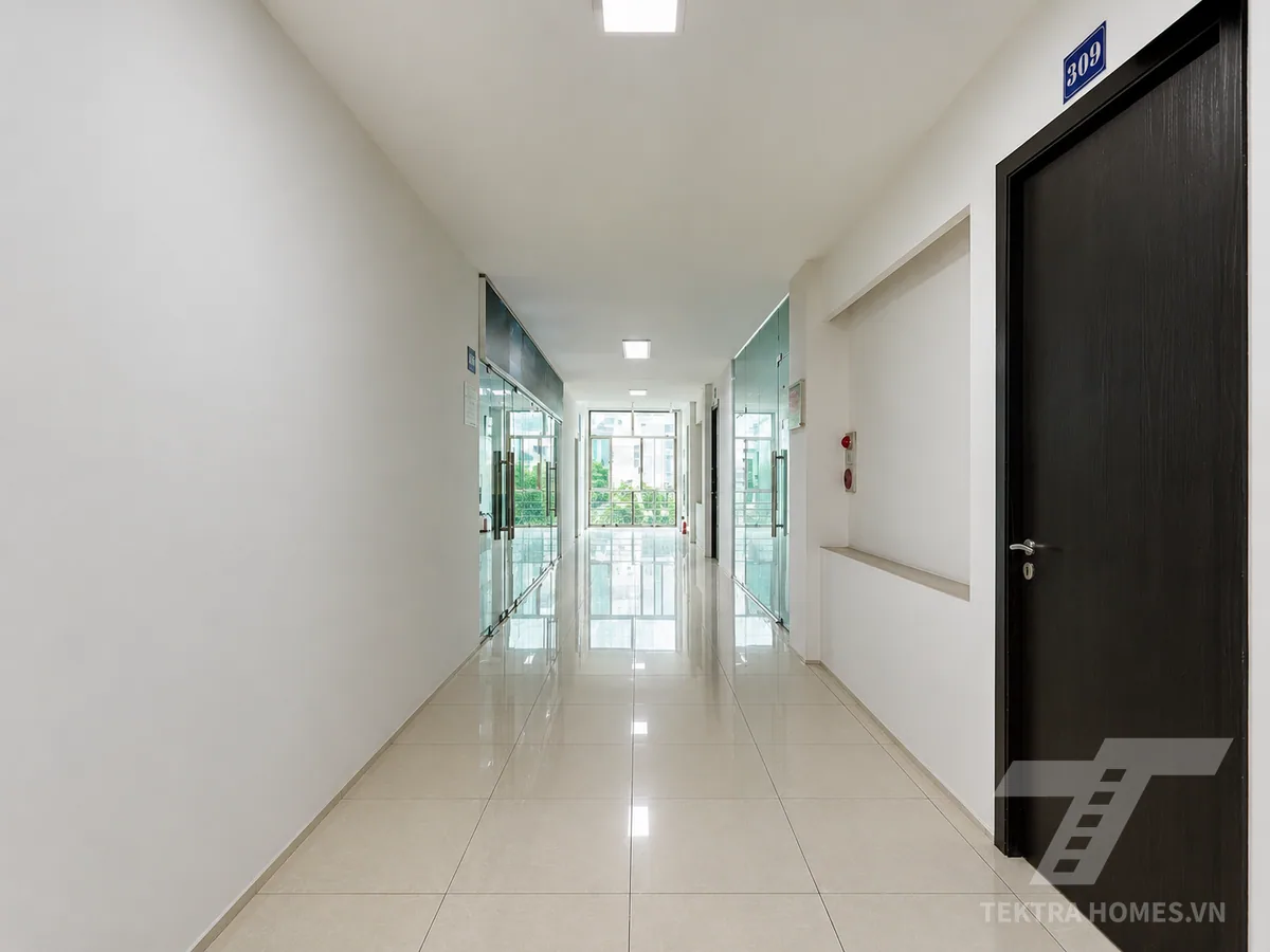 Lối hành lang tòa Mac Plaza (Machinco) 10 Trần Phú