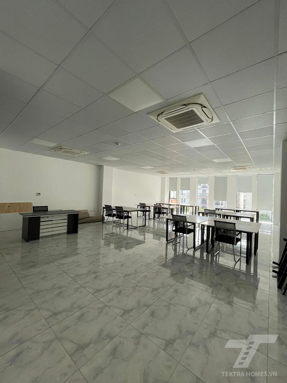 Tòa văn phòng B4D21/100 Dịch Vọng Hậu
