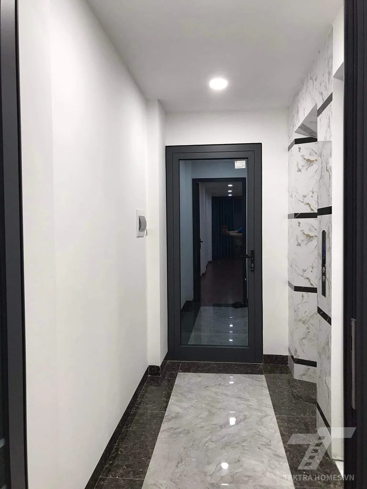Tòa nhà 233 Trần Quốc Hoàn