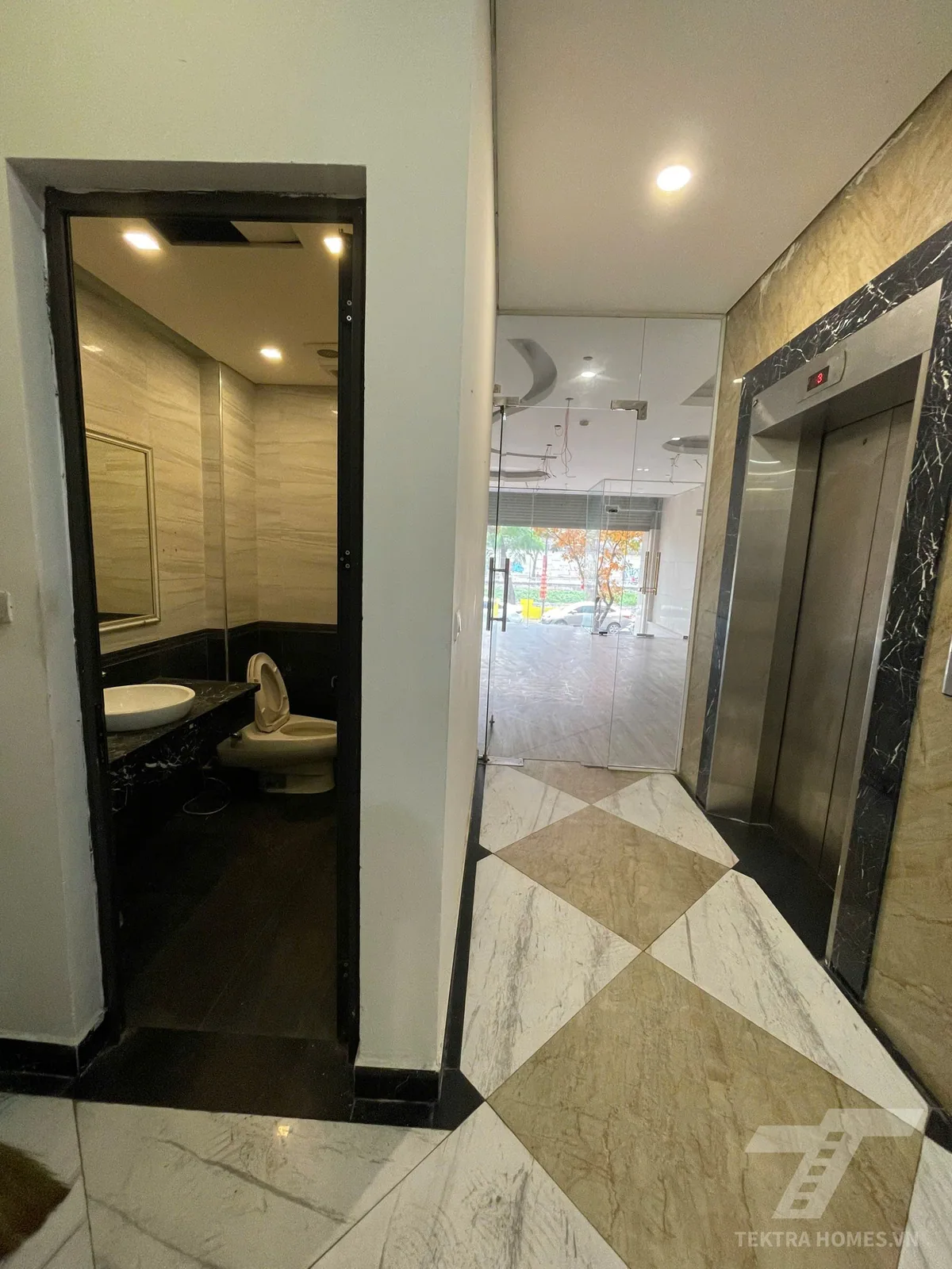 Tòa nhà 233 Quan Hoa