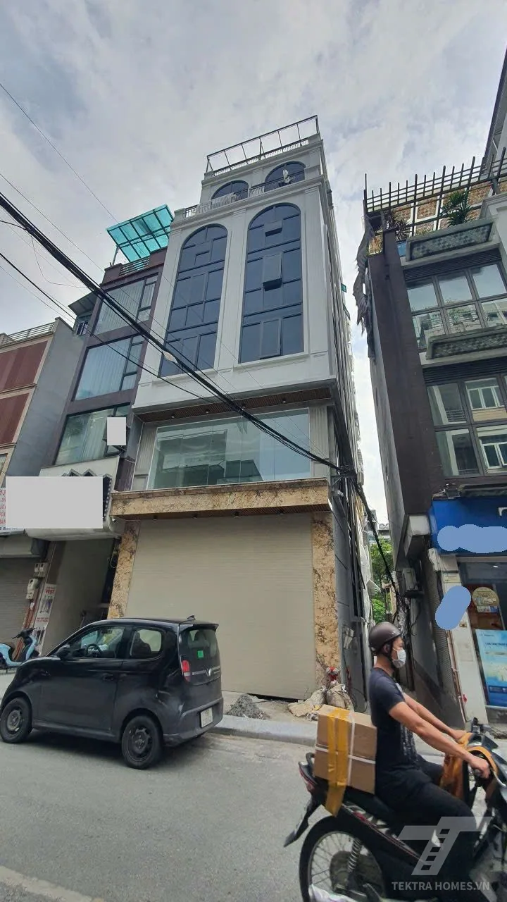 Tòa nhà 8 tầng La Thành